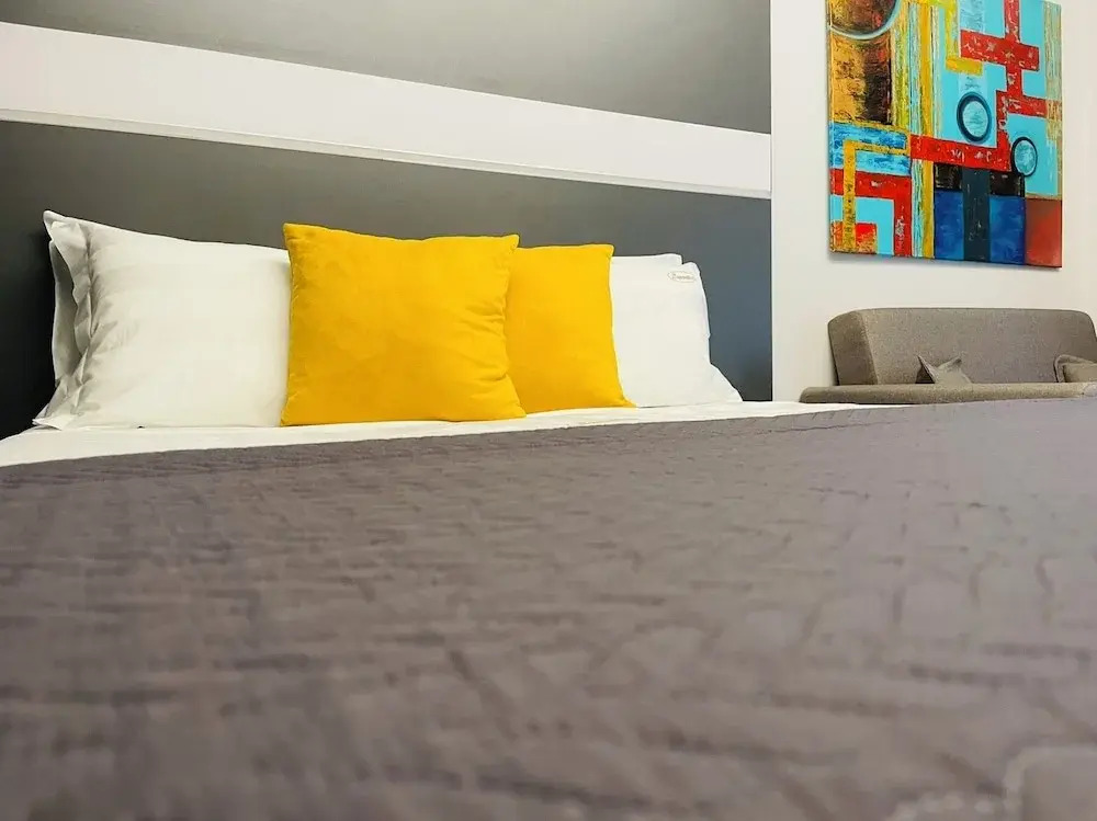 LUXSUITES