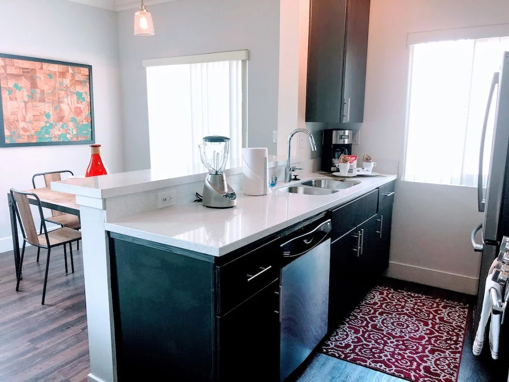 LA Westwood Deluxe Suites