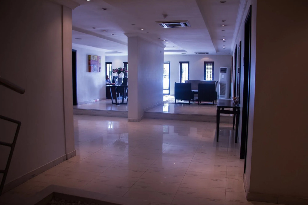 S & S Hotel & Suites