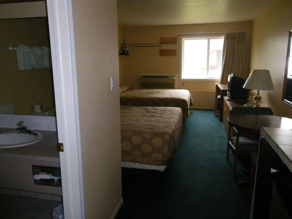 Selkirk Inn