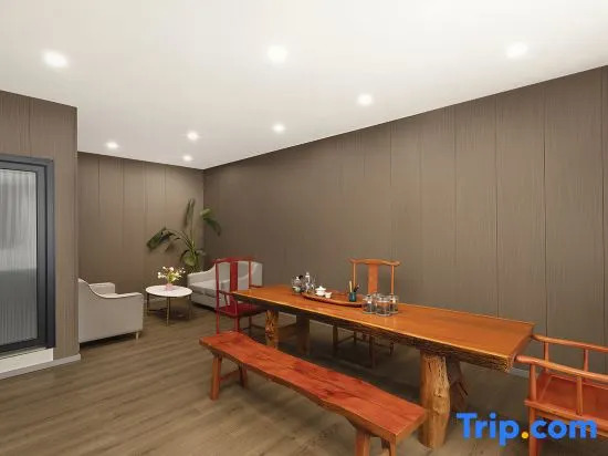 Vienna Hotel (Pu'er Jingdong County Branch)