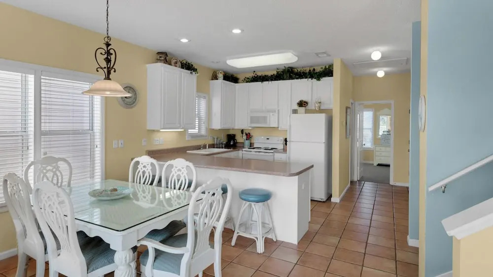 4-bedroom Cottage in Seacrest Beach ~ Gulf Views ~ Community Pool