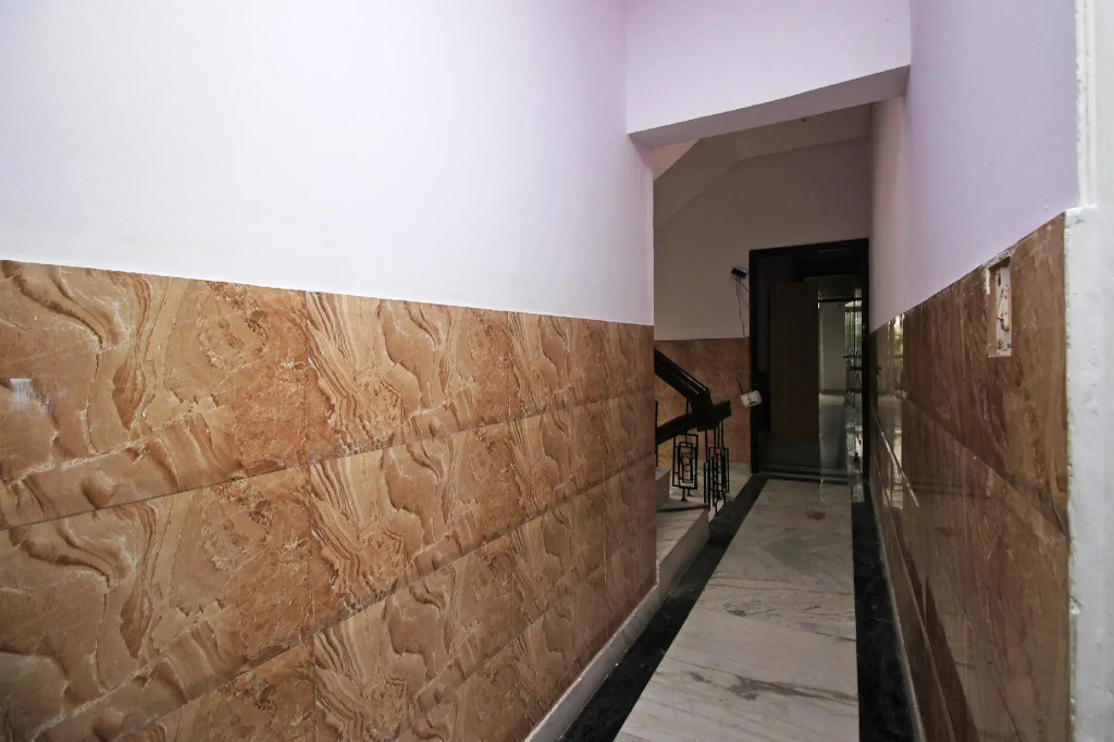 Capital O 9222 Winsome Hotel