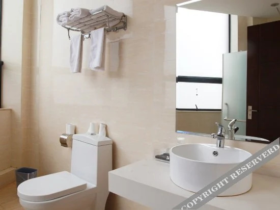 Super 8 Hotel (Wuhan Happy Valley)