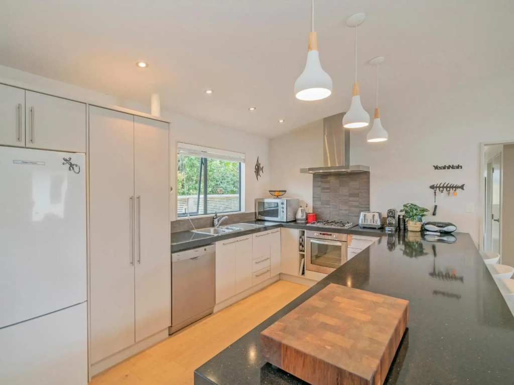 Upsides and Good Vibes - Pauanui Holiday Home