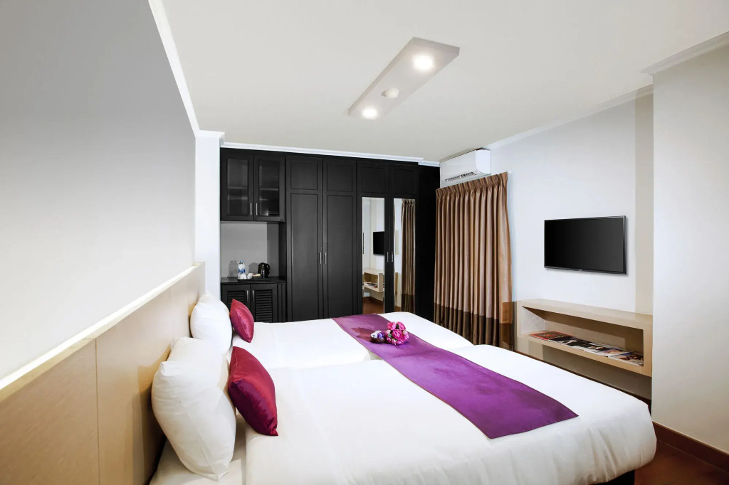 Collection O The Step Sathorn