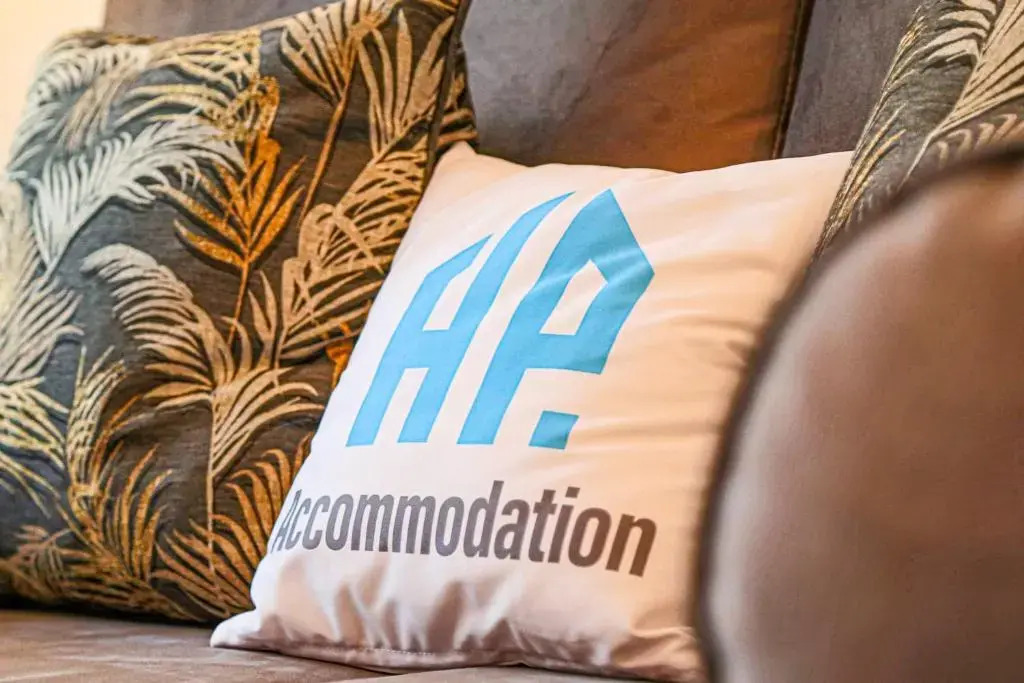 Cosy Two Bedroom, Two Bathroom Apartment in Milton Keynes by HP Accommodation - Free Parking and Wifi