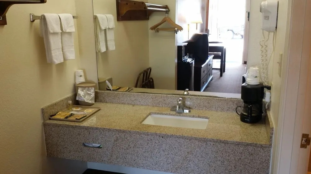 Americas Best Value Inn & Suites