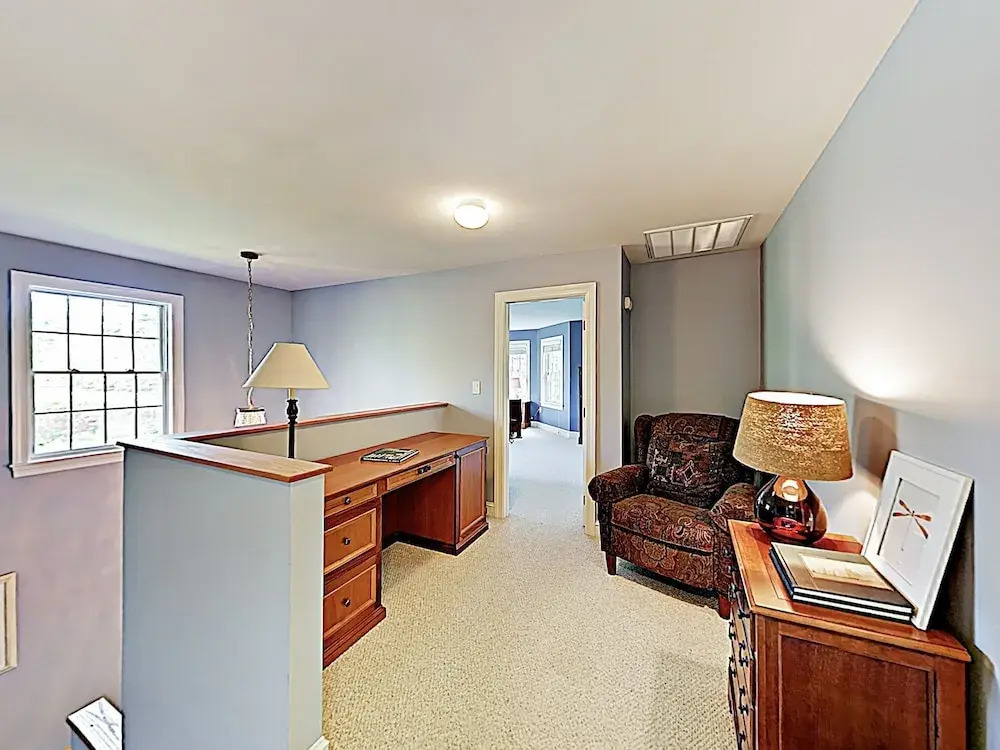 New Listing! Spacious Victorian - Walk To Beach 3 Bedroom Home