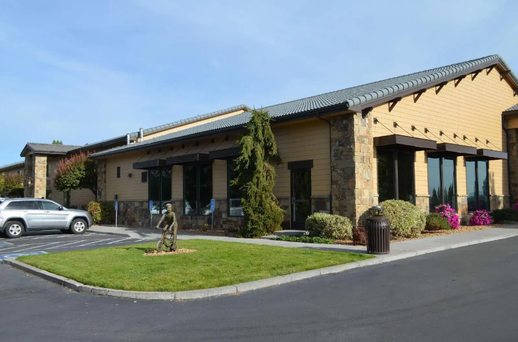Rory & Ryan Inn