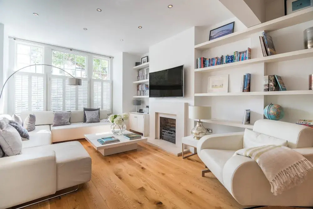 Luxury Barnes Family Home with Garden