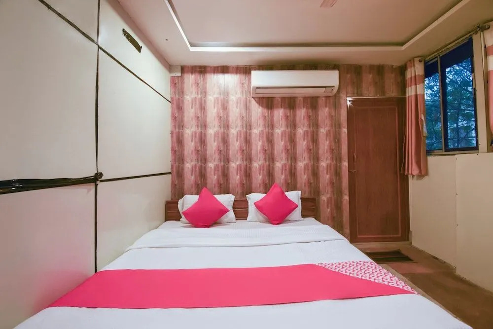 OYO 41435 Golden Residency
