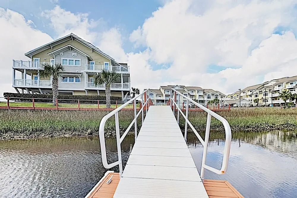 New Listing! Coastal W/ Pool - Walk To Beach 3 Bedroom Condo