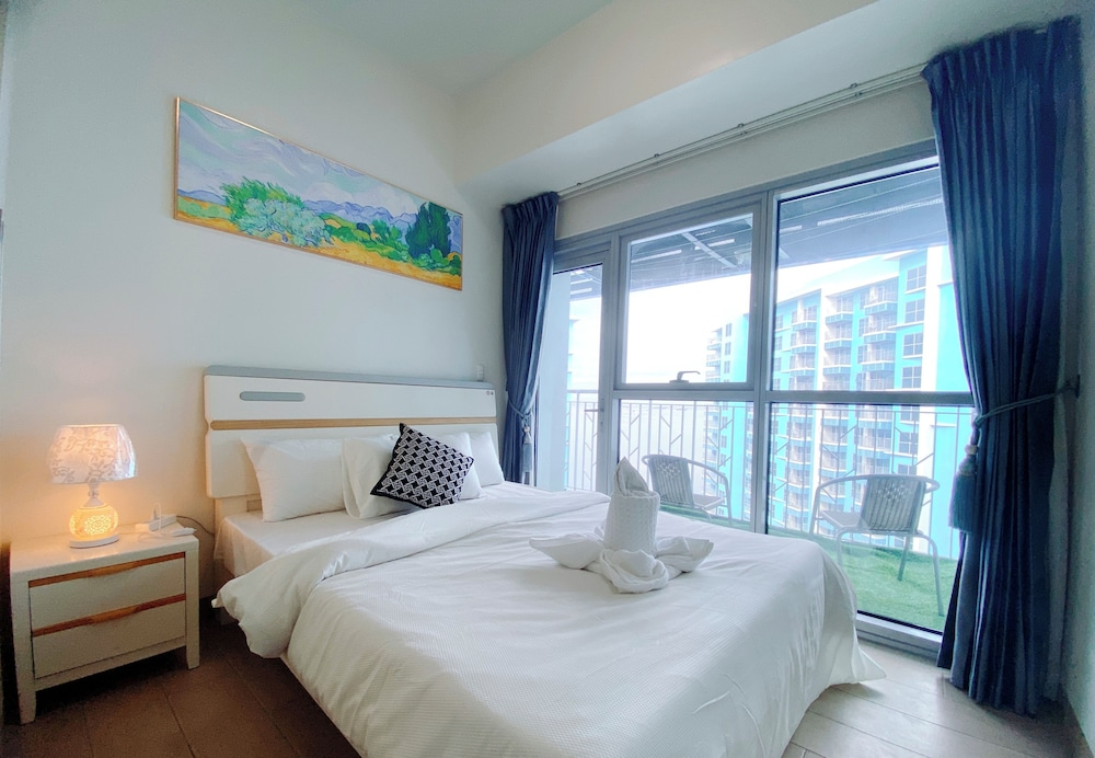 Oceanview with Balcony Airport Okada