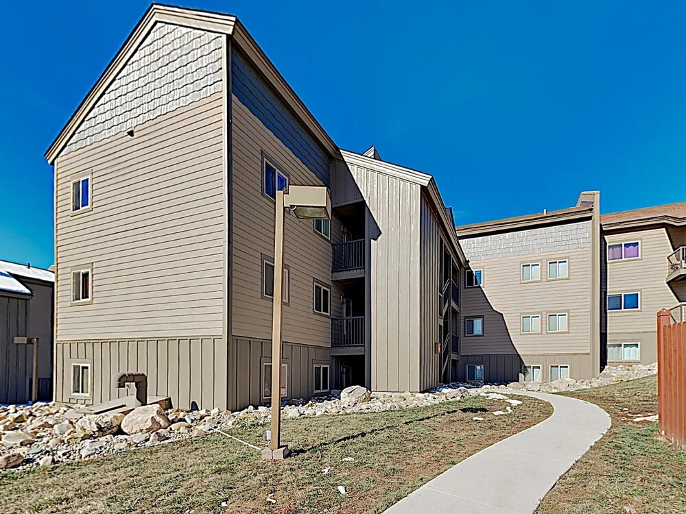 Plush Ski W/ Hot Tub, Pool & Fireplace 2 Bedroom Condo