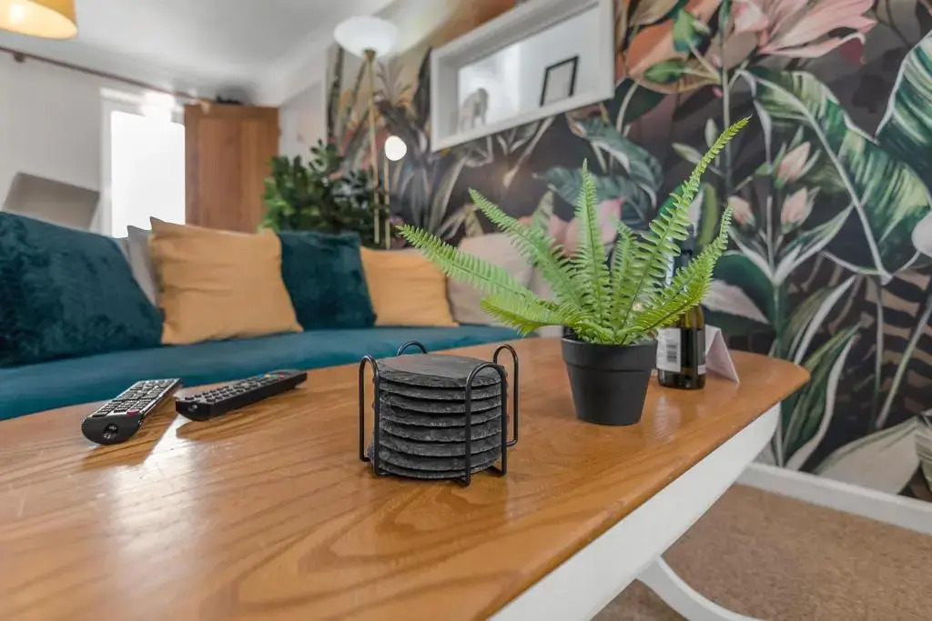 Reepham Rest - 2 Bedroom, Free Parking, 390 Mbps Wifi, Netflix, Fully Equipped kitchen - Ginger & Gold ltd