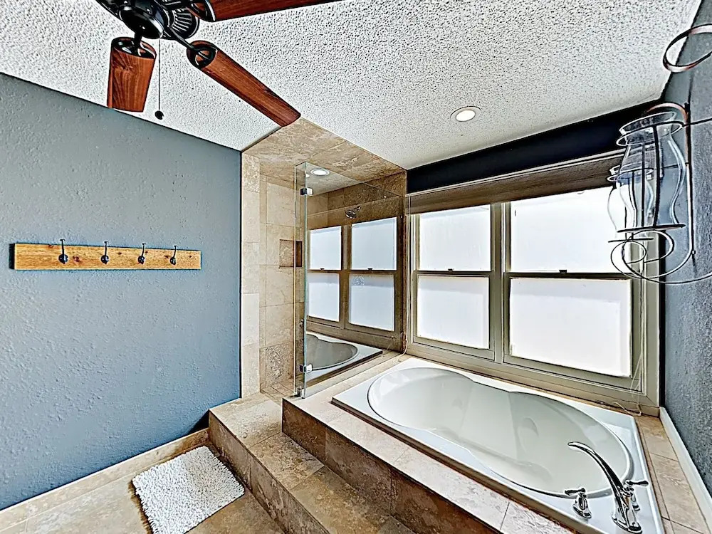 New Listing! Stunning Lakefront W/ Hot Tub & Cove 4 Bedroom Home
