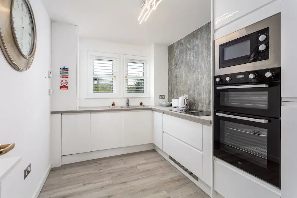 9A Millbrae - Donnini Apartments