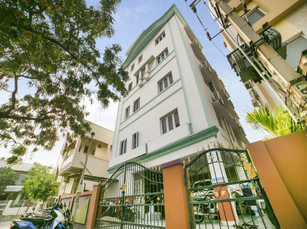 OYO 14178 Hotel Sea City
