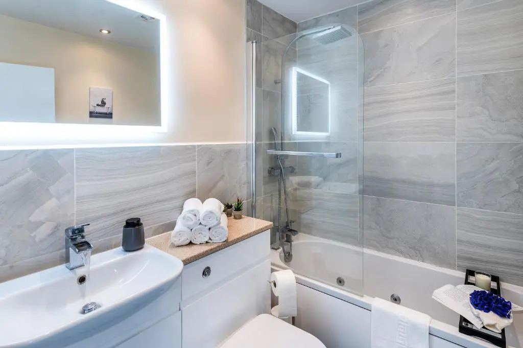 La Casa Suites Windsor