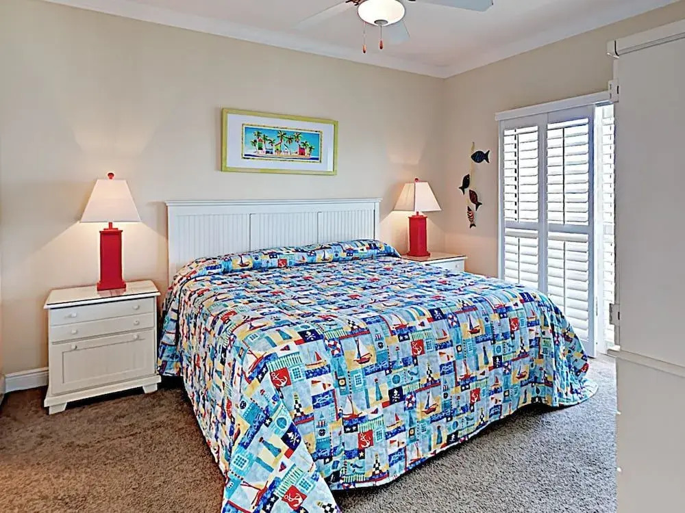 931 W Beach Blvd Condo by RedAwning