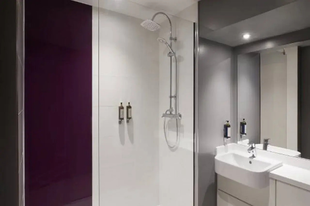 Premier Inn Witney