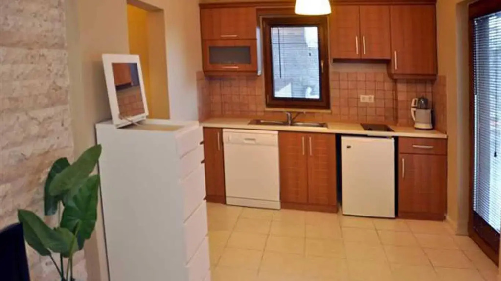 Liona Residence