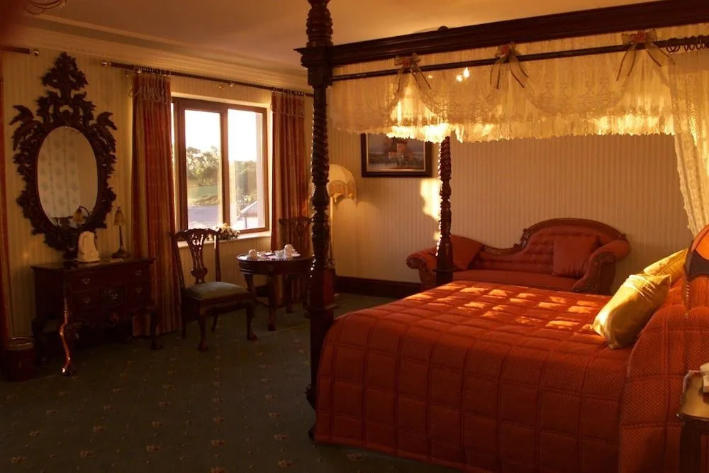 Lakeside Manor Hotel