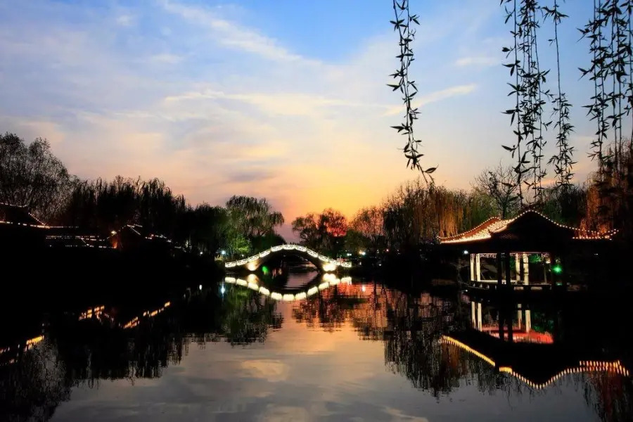 Xana Hotelle (Jinan Daming Lake North Gate)