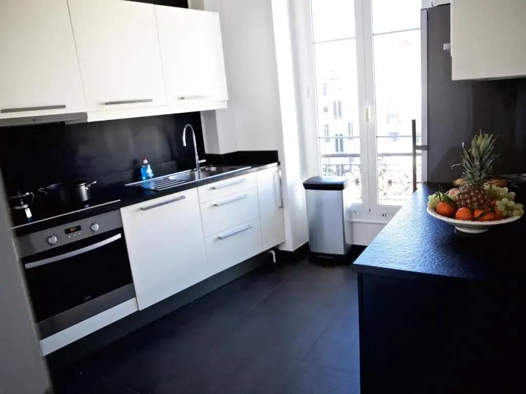 "Le Jazzy" by EnjoyNice, 3-bedroom, 2-bathroom spacious central apartment