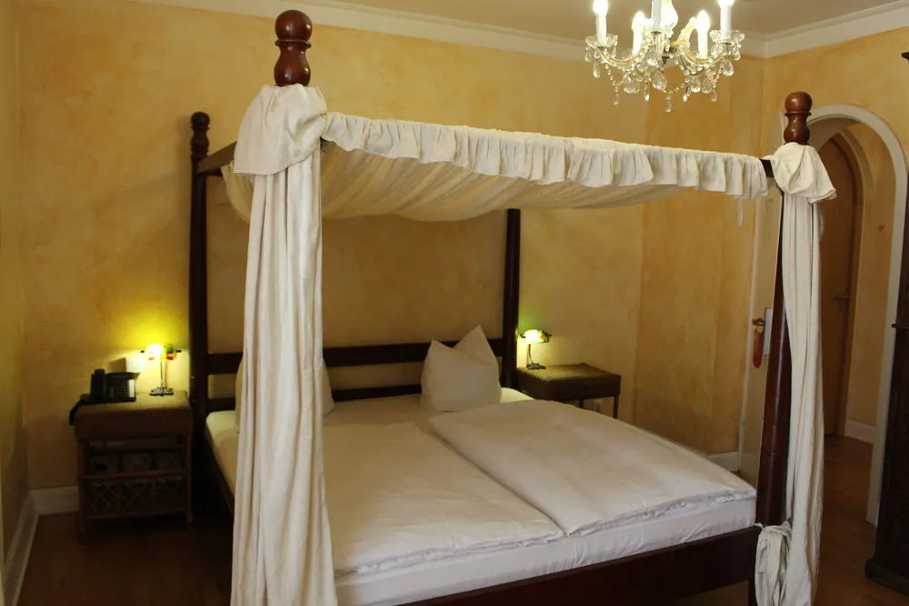 Re Hotel