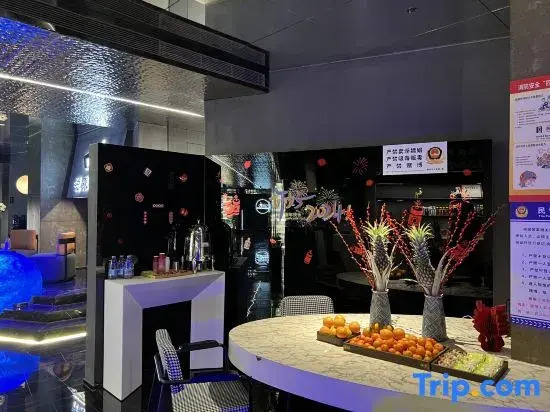 Ruisen River View Esports Hotel (Jiangbeizui Liujia Wharf Branch)