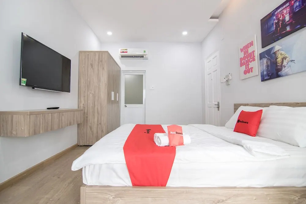 RedDoorz Plus @ Nguyen Van Troi