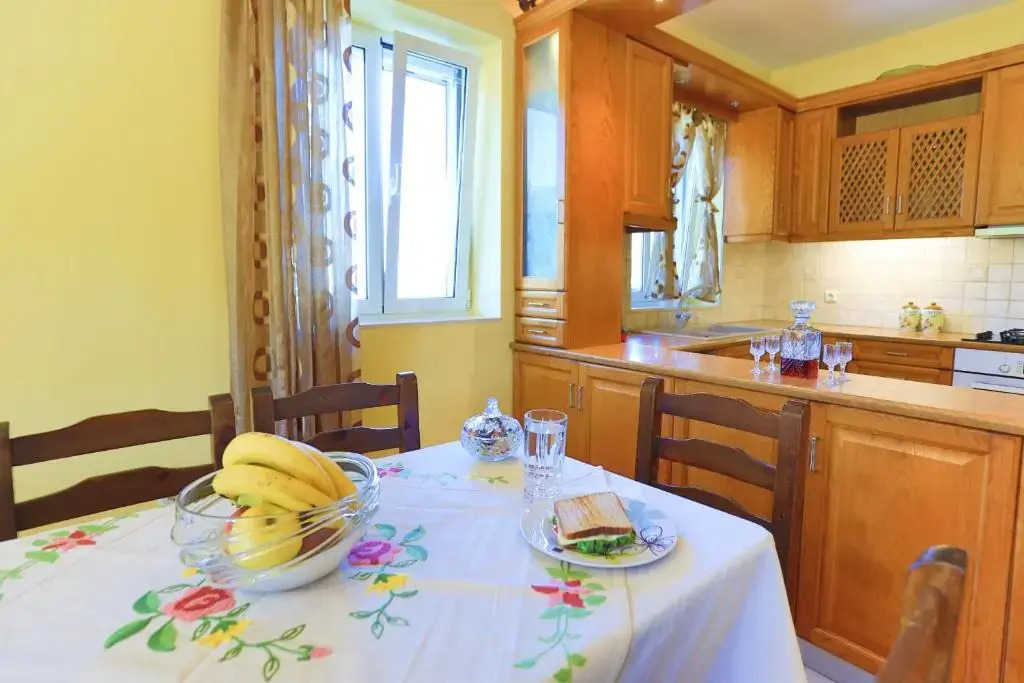 Villa Lemonita: Brand new, sea views, WiFi, near Loggos