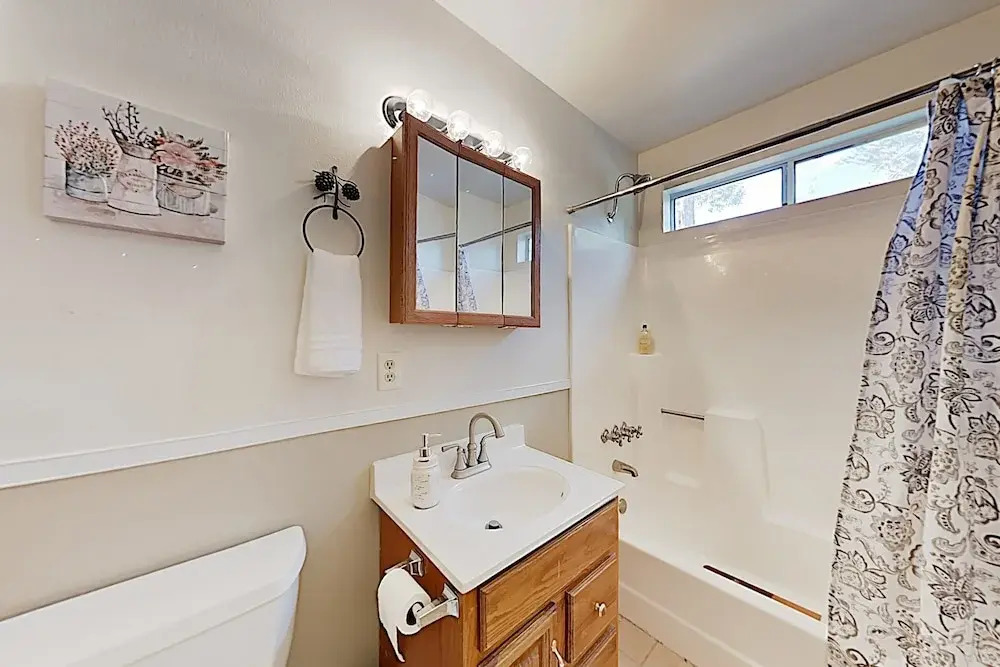 Tree-top Getaway W/ Forested Views & Elevated Deck 3 Bedroom Home