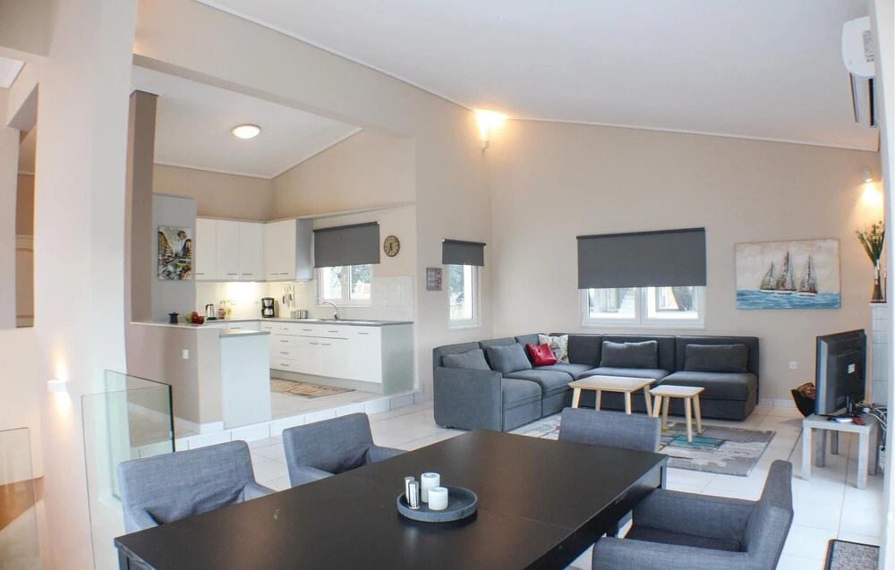 3 Bedroom Lovely Home In Chalkida