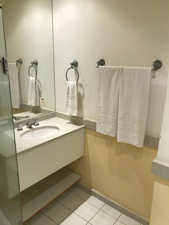 Residencial com serviços 45 metros decorado com sala, suíte, cozinha quadra da praia de copacabana