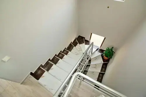 House 105 Sherif Khimshiashvili
