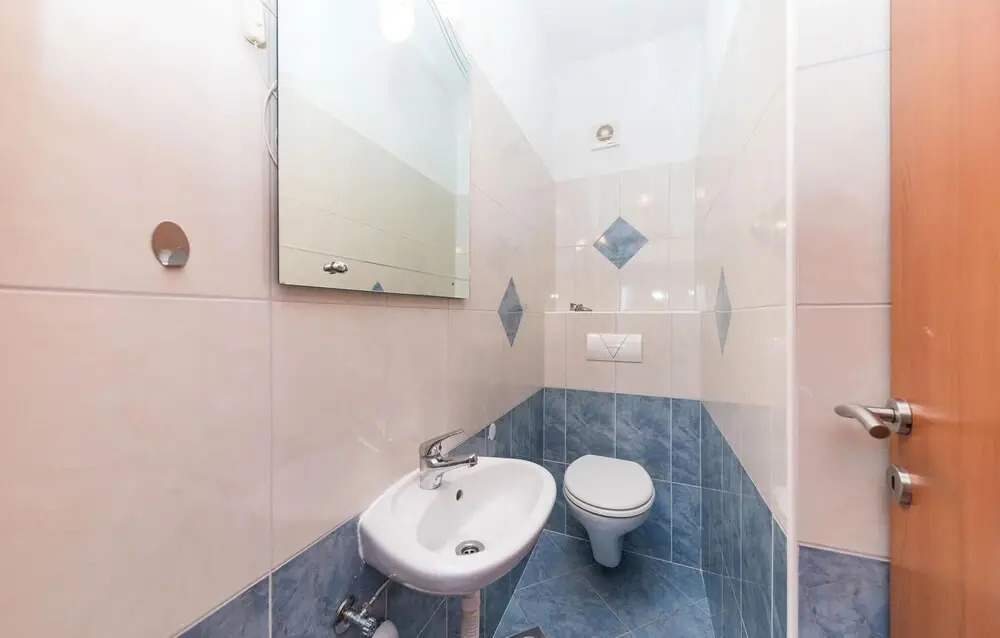 Awesome Apartment in Okrug Donji With 1 Bedrooms and Wifi