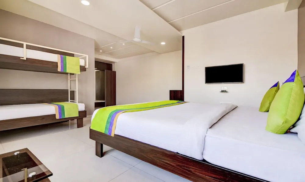 Hotel Sri Sai Suites