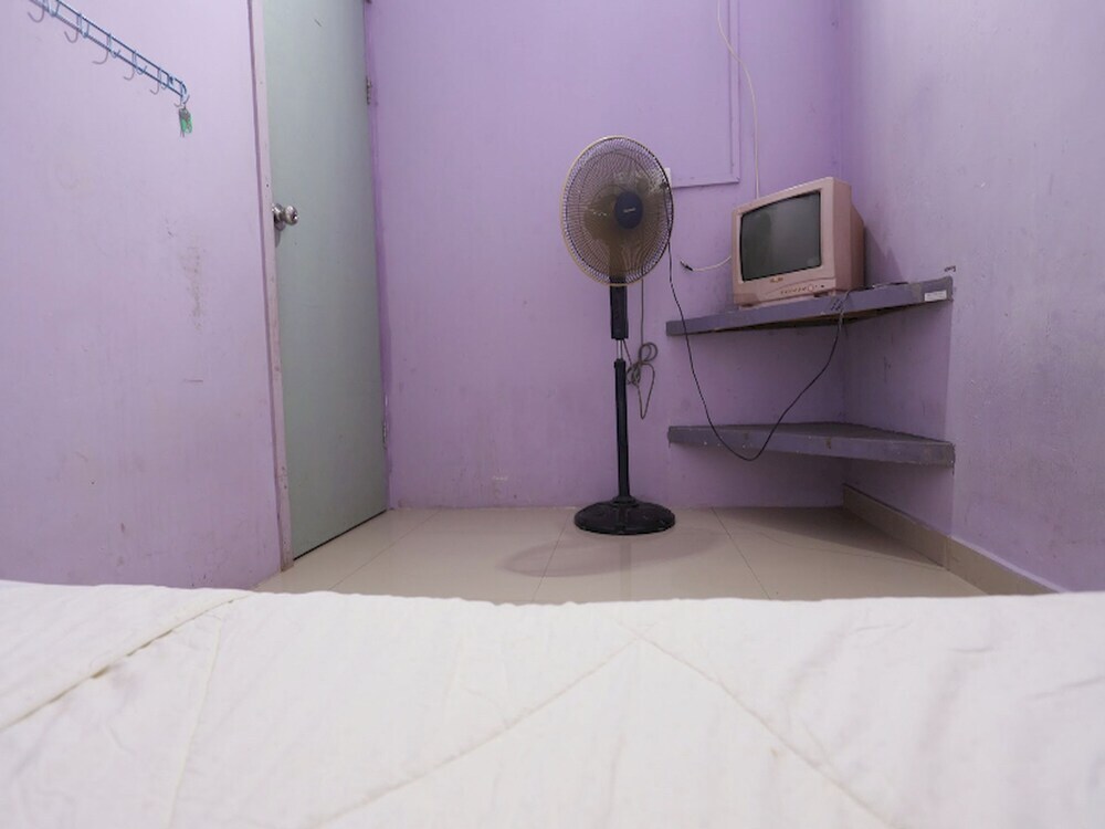 SPOT ON 93276 Fendi 2 Homestay SyariahNearPelabuhan Feri Batam Centre