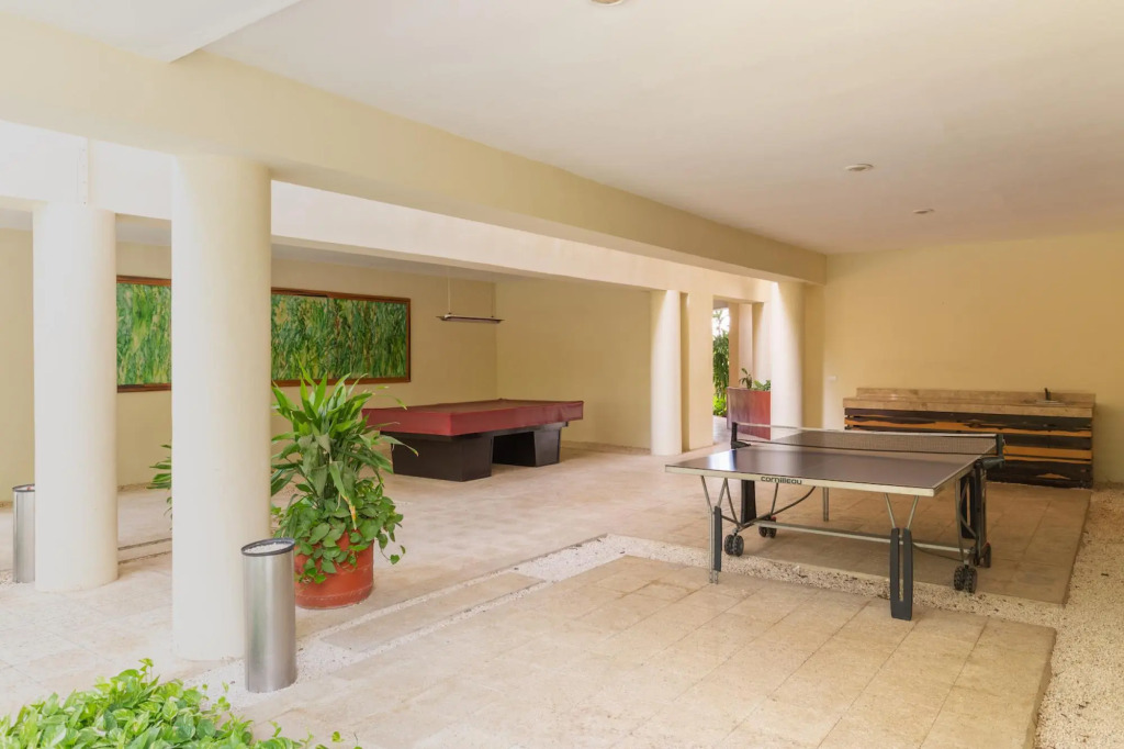 Exclusive 2 Level 3 BR Penthouse | Private Hot Tub & Roof | WiFi | Great Amenities & GYM