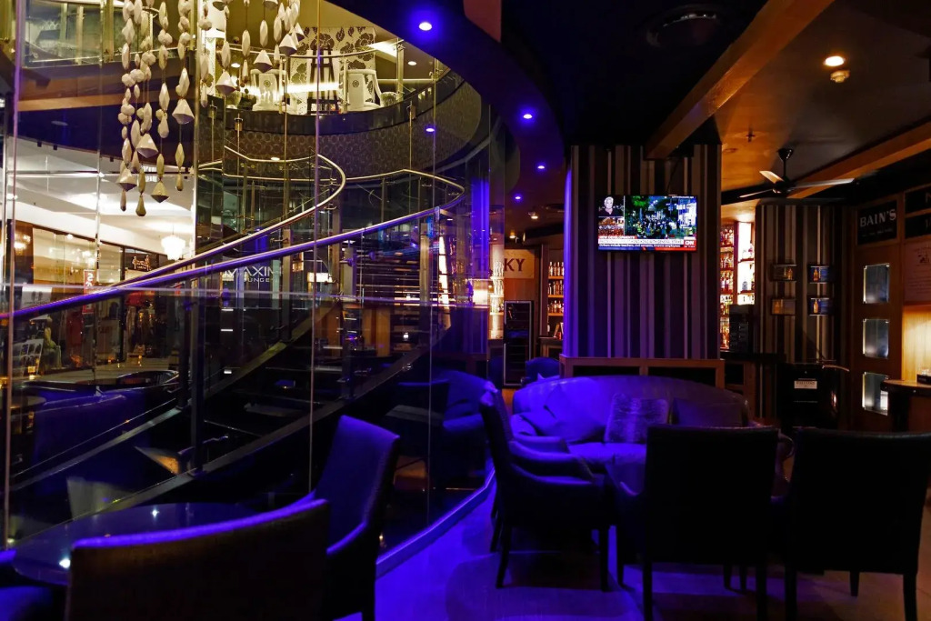 DAVINCI Hotel on Nelson Mandela Square