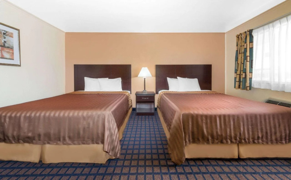 Silver Spur Vintage Inn & Suites