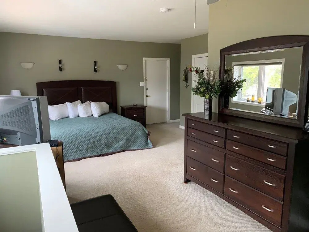 Dauphin Inn Express