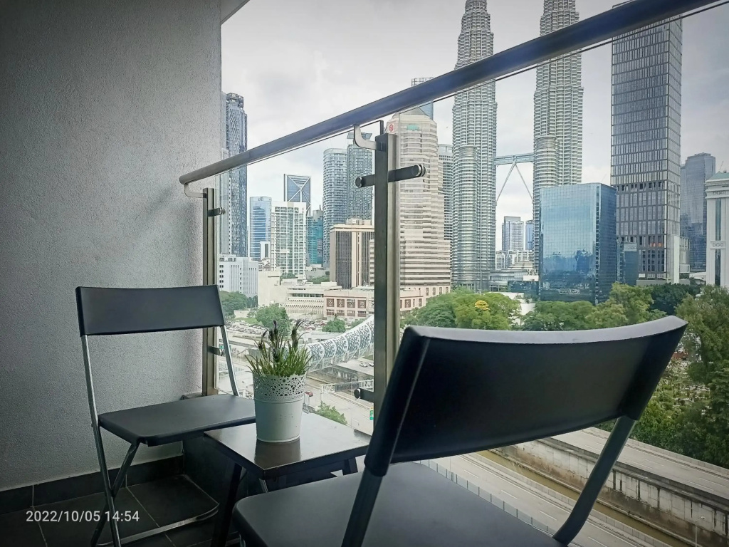 KLCC Legasi Kg Bharu muslim homestay facing unblock view and walking distance to Twin Tower, LRT train next to building