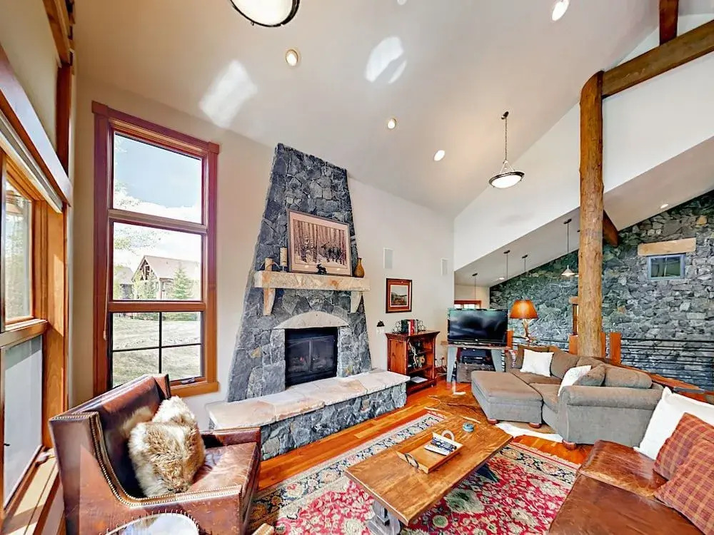 Luxe 4BR w/ Hot Tub on Golf Course