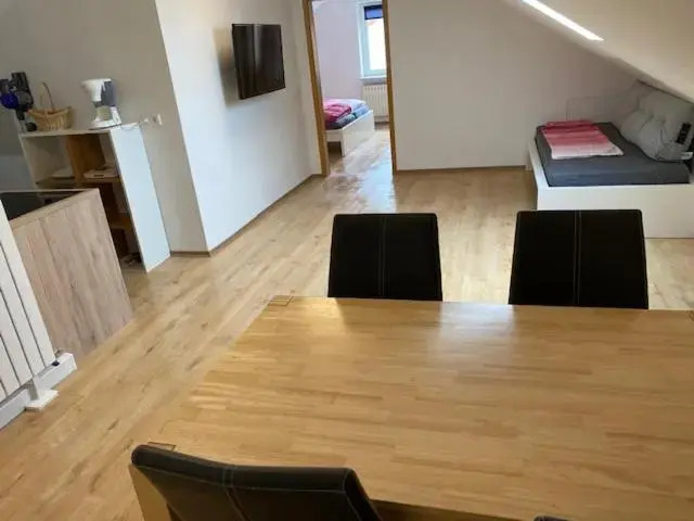 Monteurwohnung mit 3 Schlafzimmern, 5 Einzelbetten, 80qm, EG, zentral Freyung