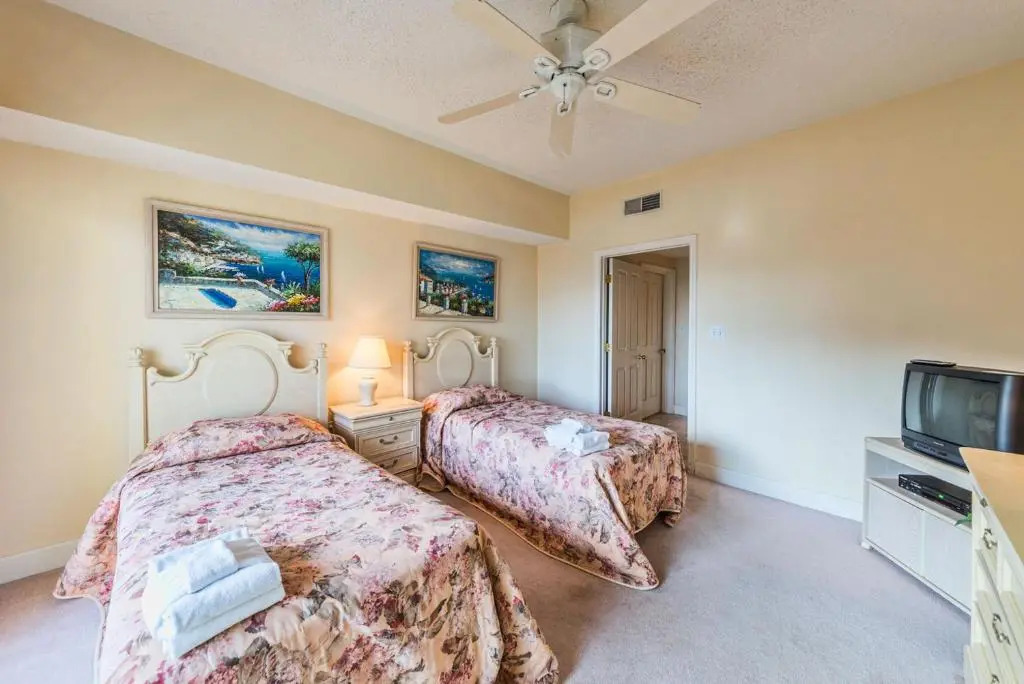 Hampton 6107, 2 Bedroom, Sleeps 6, Large Pool, Oceanfront View
