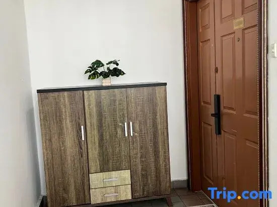 Likas Square Serviced Apartment - garden view with 3 bedrooms by Kocy Homestay